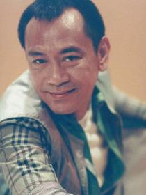 羅文 