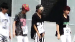 長直發的她