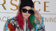 G-Dragon樂見熱情港粉絲 VERSACE香港概念店開幕 新聞報道