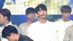 Hello - KBS音樂銀行現場版15/06/12
