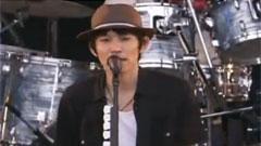 淚がキラリ MEET THE WORLD BEAT