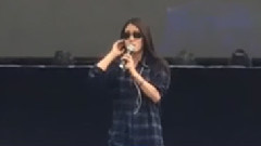 她說