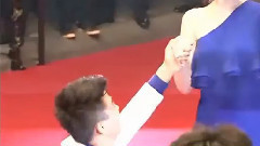 王寶強曬與妻子婚紗照海邊甜蜜依偎