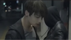 背對背擁抱