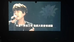 她說