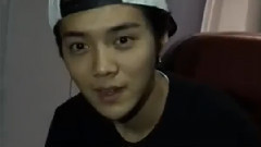 本來可以一本正經的做個美男子,偏偏要出來搞笑