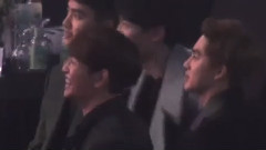 EXO&Shinee臺下觀看 Dumb Dumb