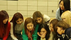 Twice觀看令人驚訝的優雅地Acoustic Version