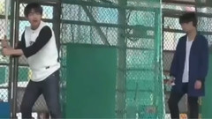 日本官網:棒球練習cut 金泰亨&田柾國