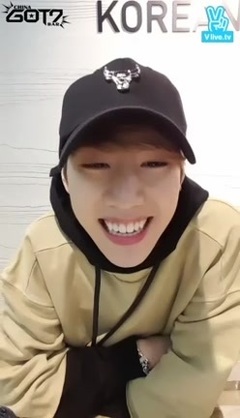 V App 現實男友金Mark