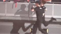 拉手跑場