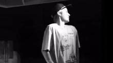賈斯汀·比伯 - Justin Bieber變身“模特”登臺走秀