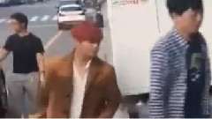到達新娜拉簽售會下車
