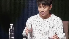 處女座馮建宇 簽名筆排排坐