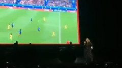 Adele - 巴黎站和歌迷一起看歐洲杯