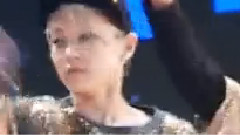 長直發的她