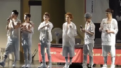 龍山簽名會 唱歌