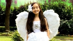 揮著翅膀的女孩兒