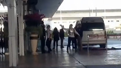 圭賢抵達素萬那普機場