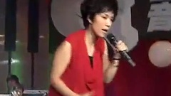 在梅邊