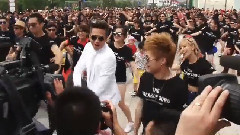 <分手大師>全國快閃 跑男鄧超登場大跳逗比舞