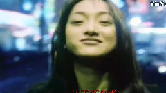 路燈下的小姑娘