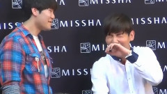 昌珉看見圭賢的廣告牌 Missha Event BKK 飯拍版 13/03/24