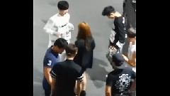 登臺前