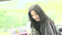 湖邊的女孩