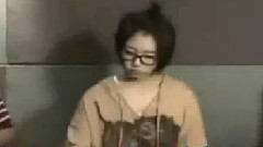 樸信惠做為鋼琴手活躍的片段