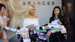 孝淵開玩笑說成員之中自己最會化妝