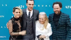 Equals洛杉磯首映拍照1