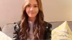 fameglorystyling INS更新一則問候視頻