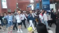 KIX入境 和飯親切Say Hello的你團