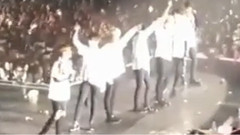 粉絲與BTS大合唱I Need U