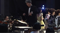 見上げてごらん夜の星を