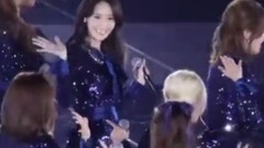 秀英唱錯歌詞 允兒和Tiffany對視后大笑