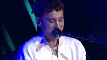Eyes Shut Jingle Bell Ball現場版 2016
