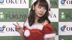 山田菜々,お気に入りは"ボンデージ衣裝" ミニスカサンタで登場