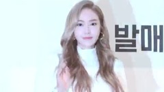 Jessica攜新專輯出席簽名會 干練裝扮不失優雅