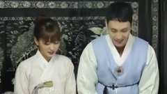 普美&假想老公向娘家長輩行大禮