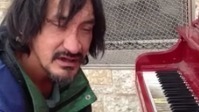 歐美群星 - Man on the street plays beautifully