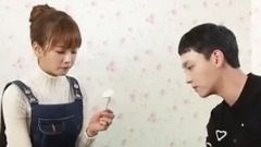 假想老公正幫普美按摩 奶奶剛好進來