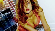 Gigi Hadid - Gigi Hadid《LOVE》雜志圣誕月日歷小短片