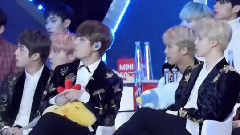 臺下防彈少年團觀看Got7表演HardCarry舞臺時的反應