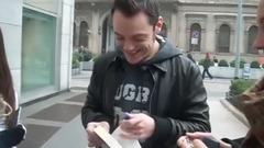 Tiziano Ferro街頭粉絲合影簽名