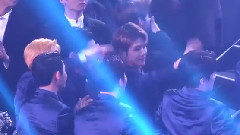 EXO觀看NCT127獲獎