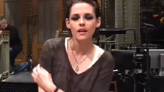 Kristen在SNL后臺的問候視頻
