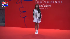 Sunny出席首爾時裝周 大膽展現完美好身材