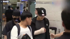 SM Town仁川機場歸國飯拍相關新聞視頻1則
